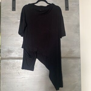 Mia Inspiration Asymmetric Soft oversized Tunic w/ Hanging Pocket in Black. NWOT
